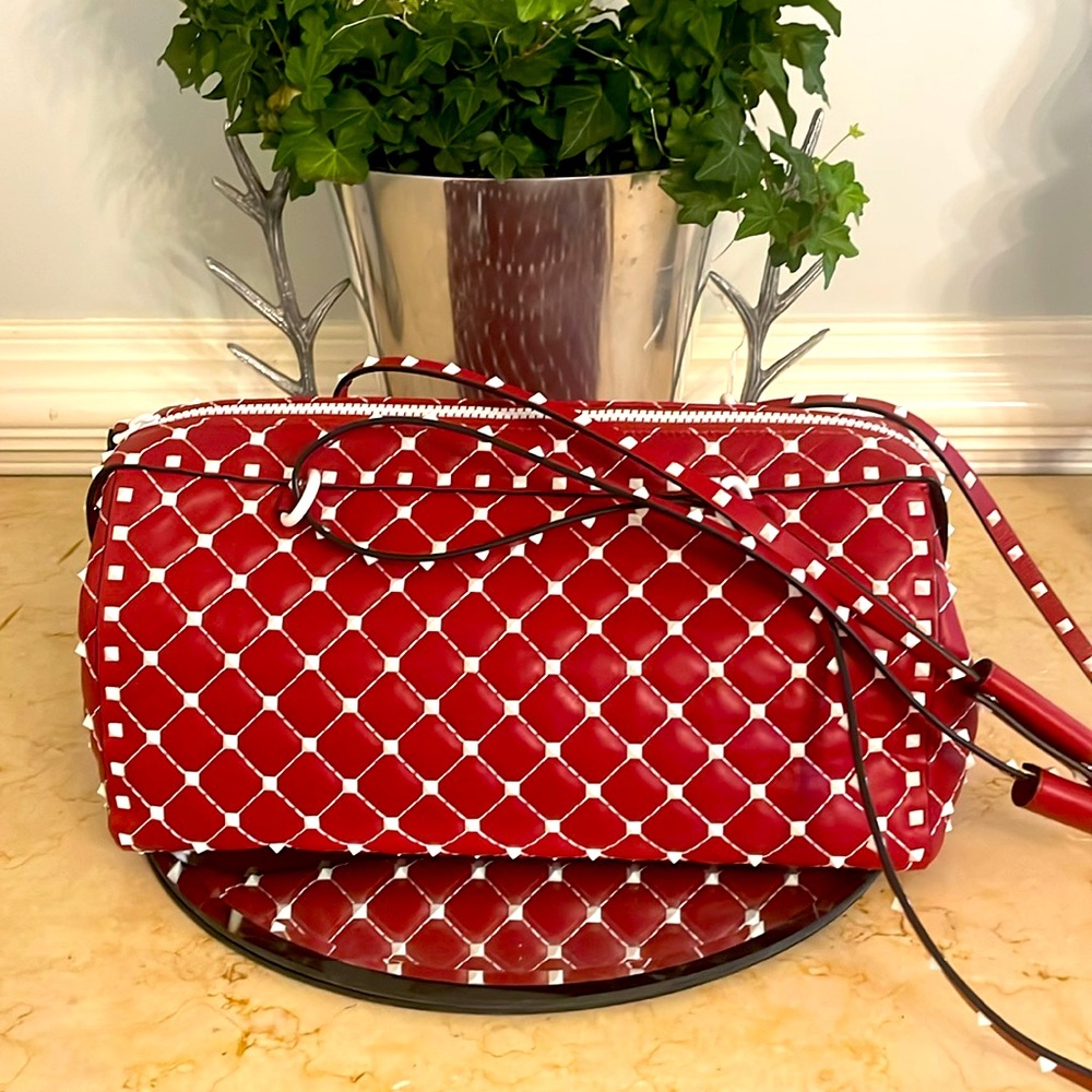 ❤️ Valentino Garavani ❤️Red Rockstud  bowler style  bag